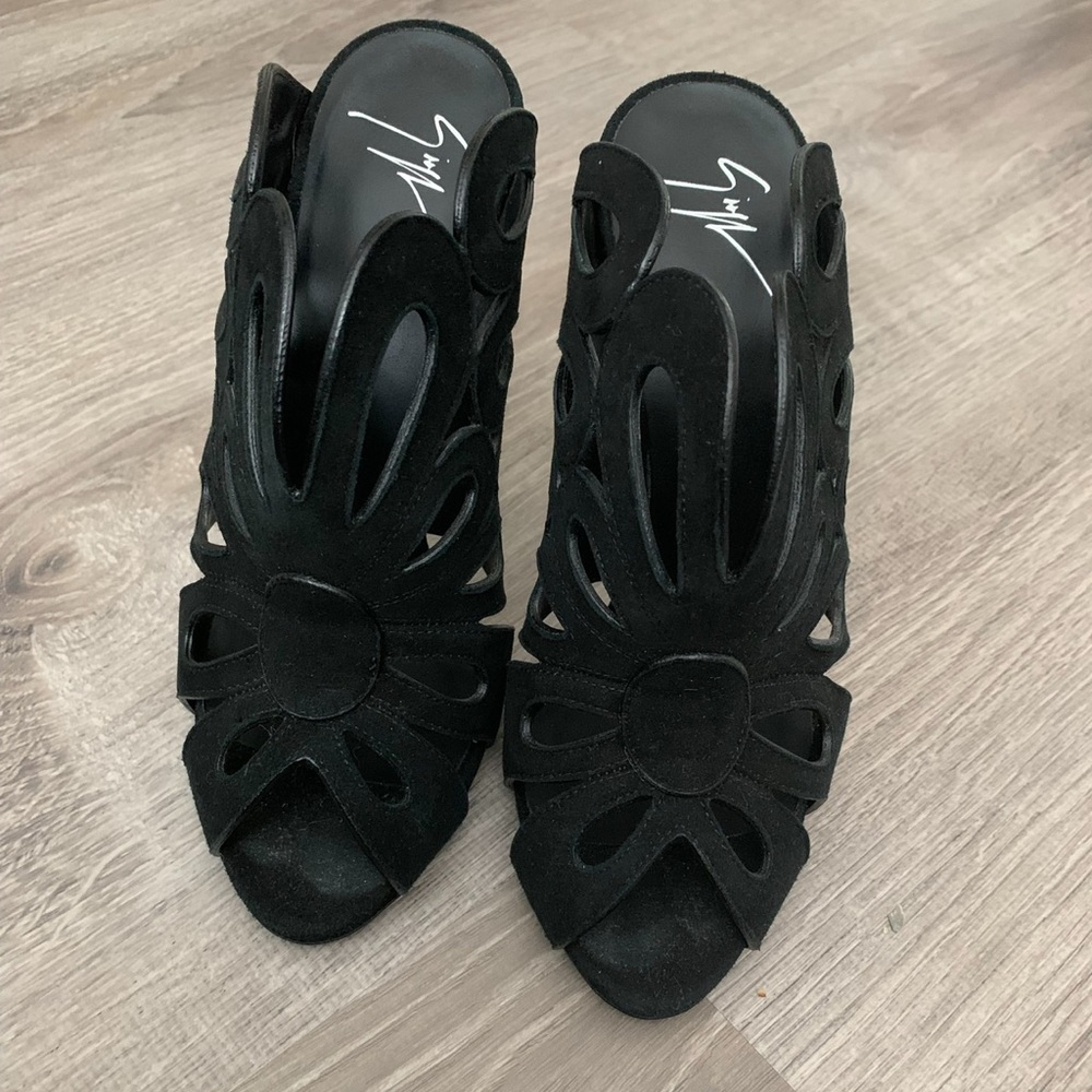 Giuseppe Zanotti’s, new with dust bag and box, this item in excellent condition.